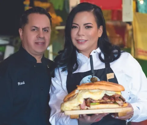 Vanessa Barreat and Raúl Martínez holding a Super Torta Cubana
